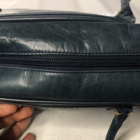 STUART WEITZMAN dark emerald green soft leather shoulder handbag. - Picture 9 of 16